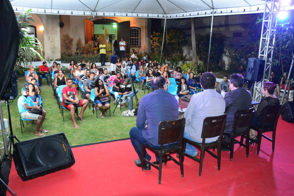 Evento realizado nos jardins da Casa de Cultura, com grande público