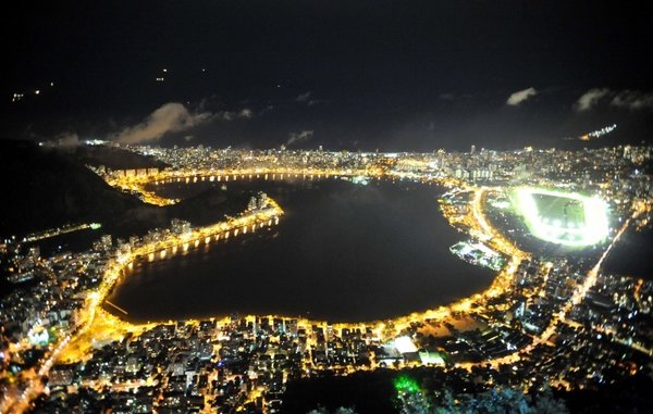 Vista noturna da Lagoa Rodrigo de Freitas. Foto: Agência Brasil.