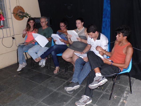 O elenco em ação: Zeca Palácio, Patrícia Miranda, Larissa Pantoja, Lucas Rocha e Octavio Ischiwatari.