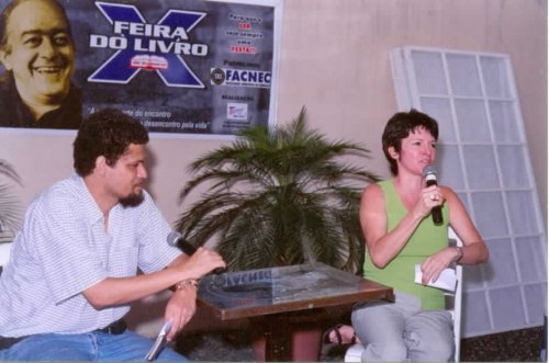 Entrevistando a filha de Vinícius de Moraes, Georgiana. 2003. Clube Faraó, Itaboraí. Evento: XIII Feira do Livro.