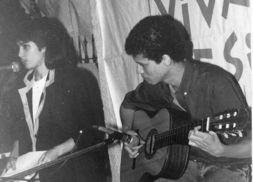 Recital do grupo "Simples Palavras", no evento "Viva Poesia", no palco com Margarida Moutinho. 1987. Niterói.