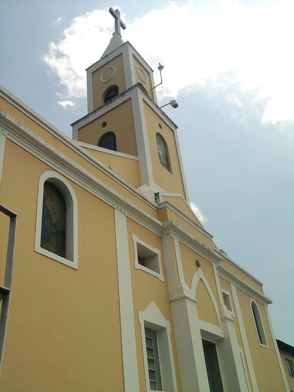 Detalhe da fachada da Igreja de São Pedro, em Venda das Pedras. A festa para o santo padroeiro do bairro é um das mais tradicionais de Itaboraí.