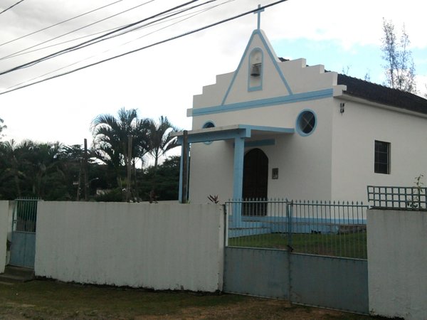 Tradicional capela de Nossa Senhora de Fátima, em Duques, Tanguá - às margens da BR 101.