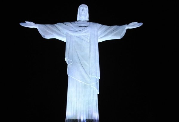 A estátua do Cristo Redentor fica no morro do Corcovado e é uma das principais marcas da cidade. Foto: Agência Brasil